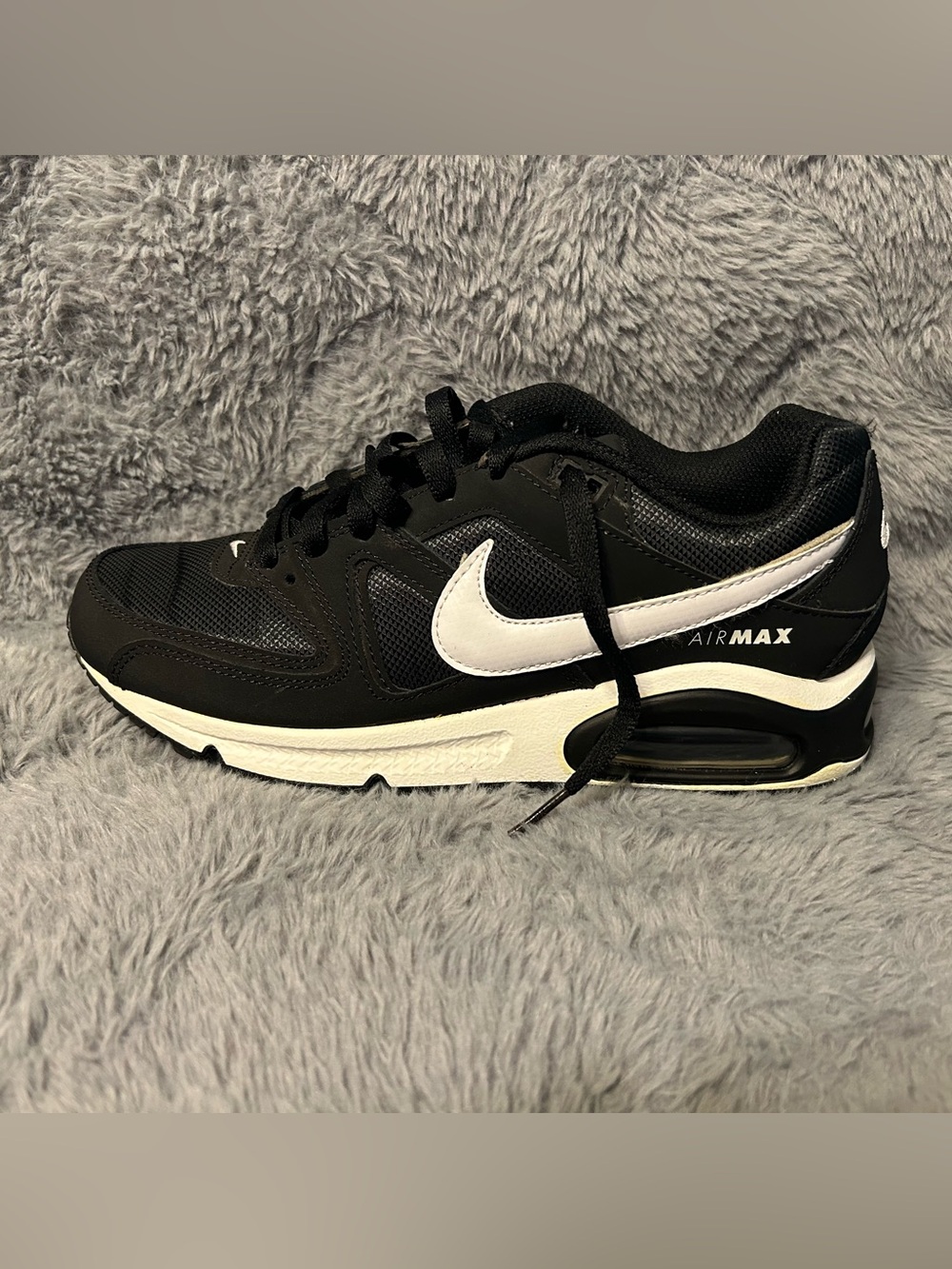 Nike Women’s Black and White Air Max Athletic Sneakers 397690-021